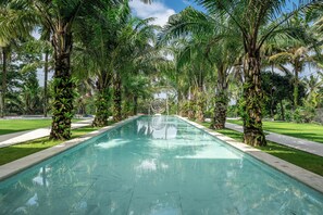 Villa Signature - utsikt mot poolen | Pool | Utomhuspool
