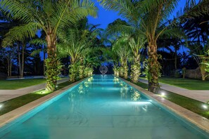Villa Signature - utsikt mot poolen | Pool | Utomhuspool