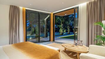 Signature Villa, Pool View | Egyptian cotton sheets, premium bedding, in-room safe