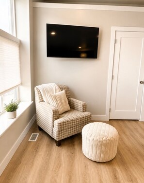 Living area - Modern and Cozy Retreat (Pleasant Grove)