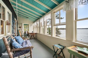 Interior - Charming 4BR, 2BA Southport retreat for up to 8 guests. (Southport)