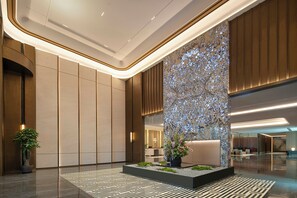 Lobby - Hilton Garden Inn Urumqi Railway Station (Ürümqi)