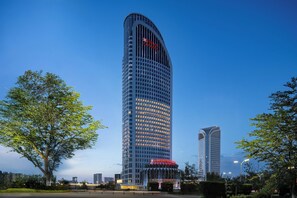Exterior - Hilton Garden Inn Urumqi Railway Station (Ürümqi)