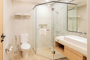 Bathroom - Holiday Inn Express and Suites Banjarmasin (Banjarmasin)
