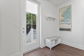 Interior - Curt’s Cottage | Coastal Oak Park Stay (Ocean Springs)