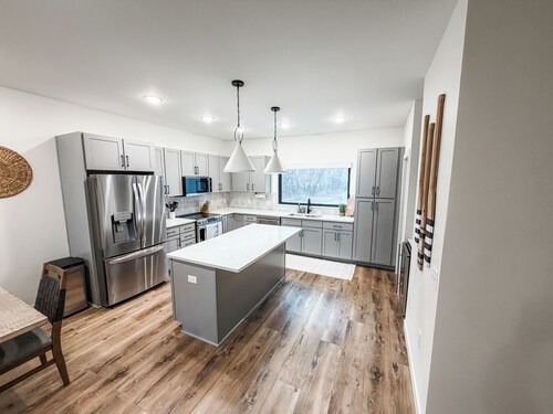Boji Breeze 3-Story Condo Across from Arnolds Park!