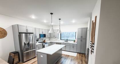 Boji Breeze 3-Story Condo Across from Arnolds Park!