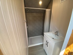 Shower, soap, toilet paper - The Pine Loft Bunkie (Lac du Bonnet)