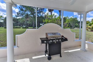Terrace/patio - Villa Live Oak - 3bed 2 bath Pool Hot tub (Inverness)
