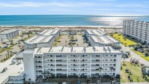 A hotel with multiple floors, a parking lot, and a beach view. - Beach View Plantation 4515 With Multiple Resort Amenities (Gulf Shores)