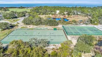 Apartamento, 1 quarto, acessível, sacada | Campo esportivo