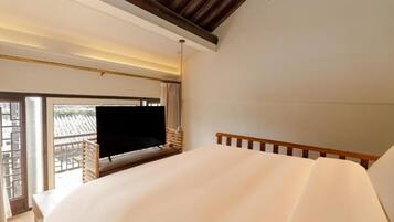 Double Room, Balcony, Courtyard View | Blackout drapes, free WiFi