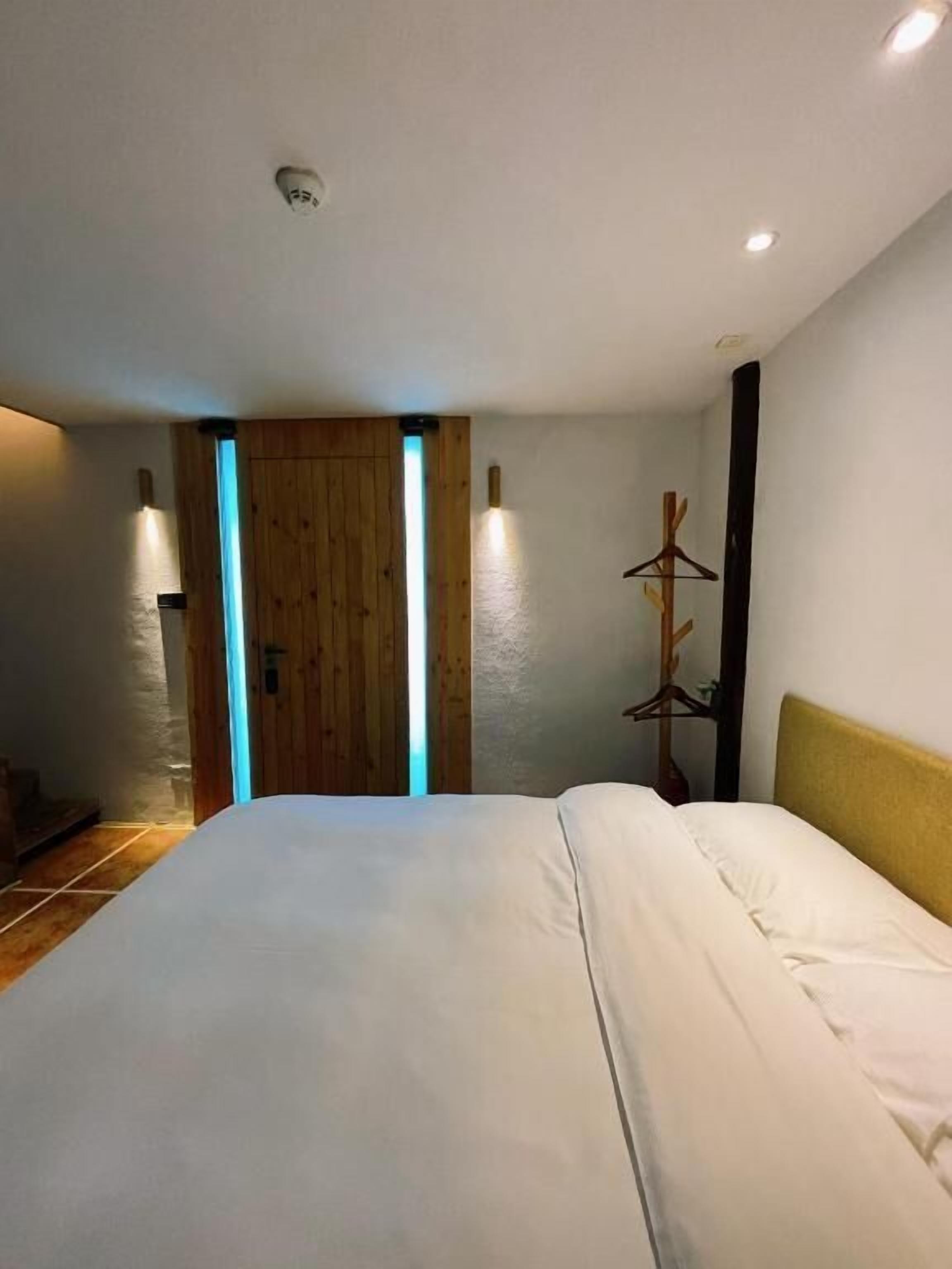 Family Room, Courtyard View | Blackout curtains, free WiFi