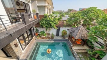 Kolam renang outdoor