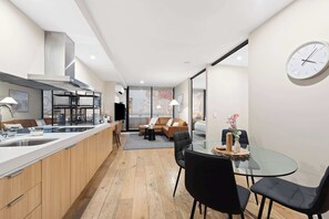 Dining - 2BR On Rose Lane - Pool, Sauna, Gym & more (Melbourne)
