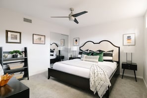 3 Schlafzimmer, Schreibtisch, Bügeleisen/Bügelbrett, Reisekinderbett