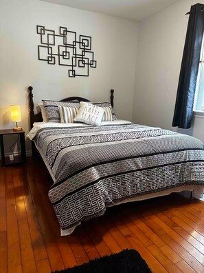 1 slaapkamer, een strijkplank/strijkijzer, wifi, beddengoed