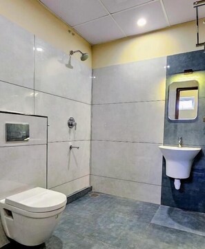 Ducha, artículos de higiene personal gratuitos y secador de pelo