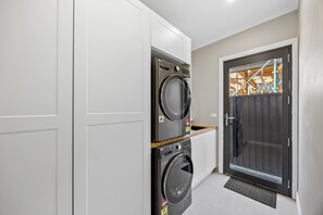 Interior - Scott Parade Cottage (Ballarat East)