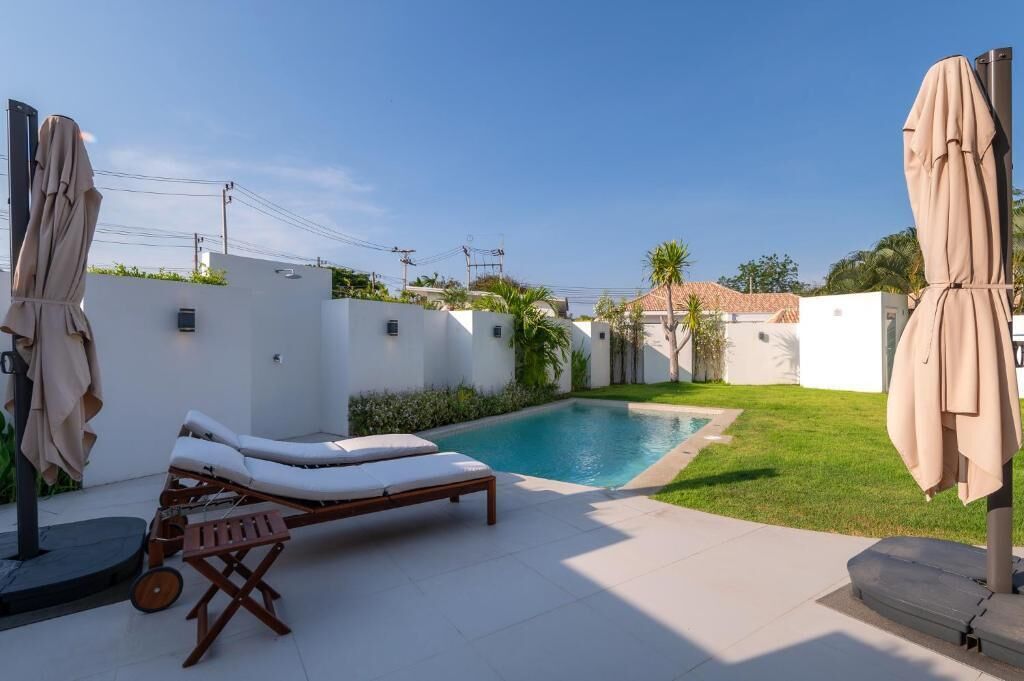 Deluxe Villa, Patio, Garden View | Pool | Outdoor pool