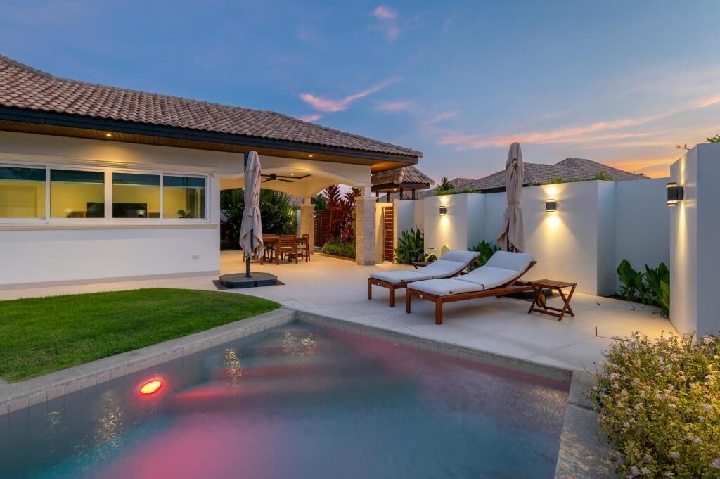Villa Deluxe - uteplats - utsikt mot trädgården | Pool | Utomhuspool