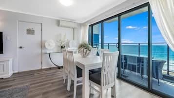 Appartamento Luxury, balcone, vista oceano | Ristoranti