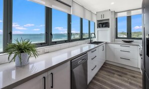 Luxury-Apartment, Balkon, Meerblick | Eigene Küche