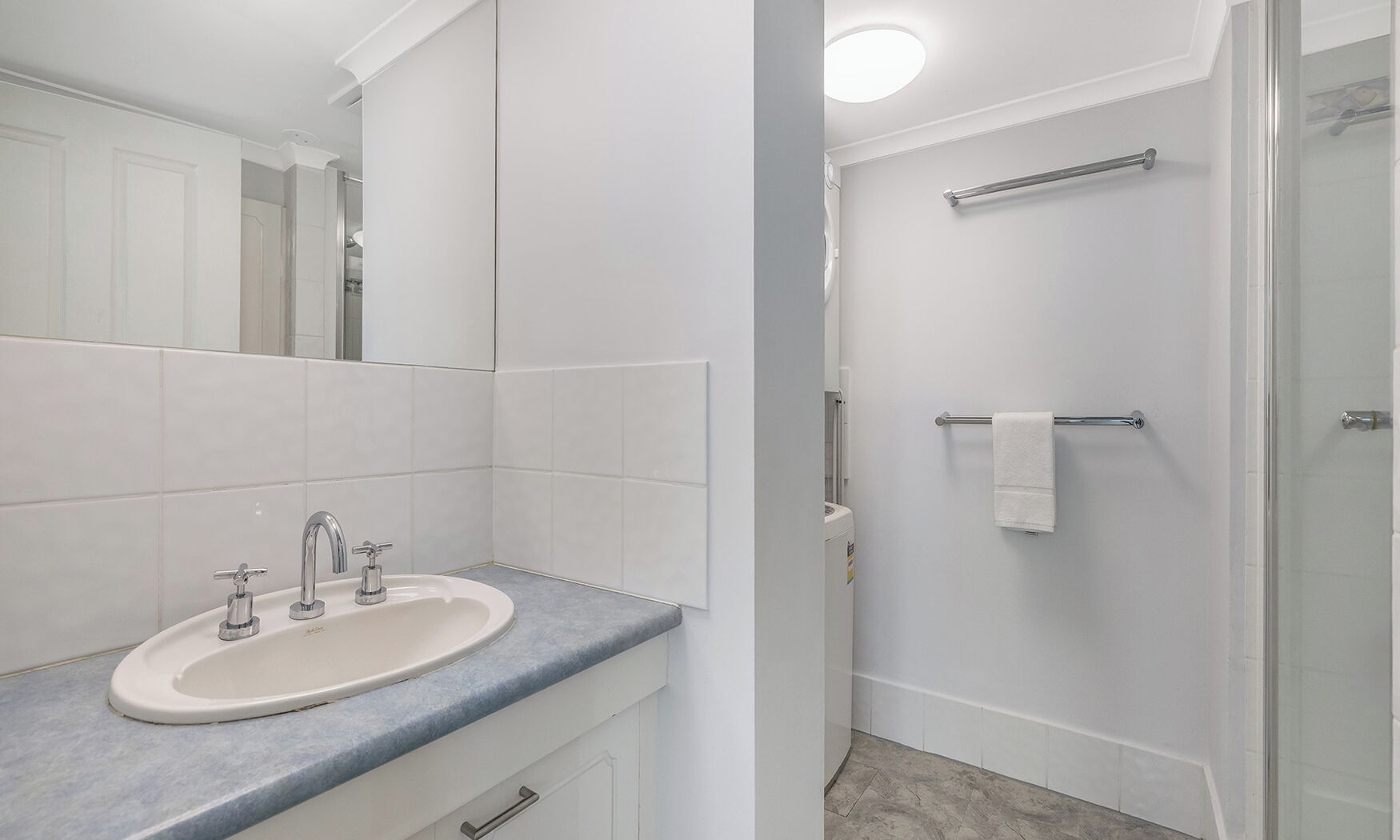 Apartamento de lujo, balcón, vistas al mar | Baño