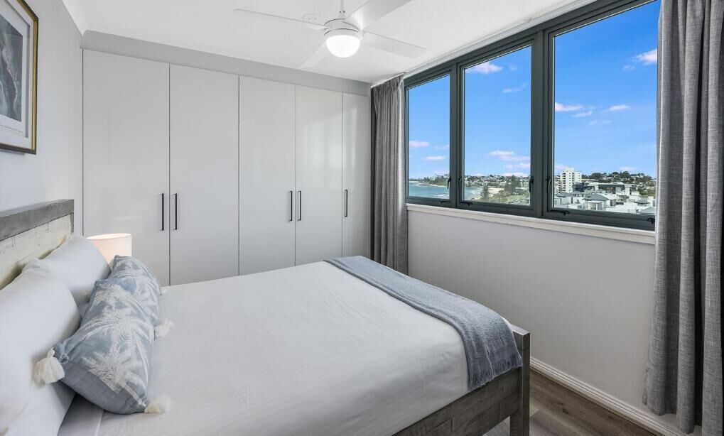 Cortinas blackout, tabla de planchar con plancha y wifi gratis 