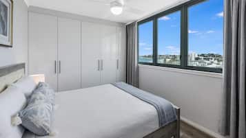 Cortinas blackout, tabla de planchar con plancha y wifi gratis