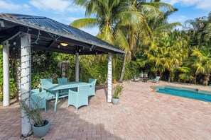 Outdoor pool - Big yard Pool Home with Play Room Near Brickell (Miami)
