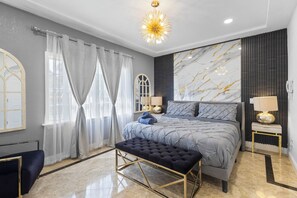 3 bedrooms, iron/ironing board, WiFi, bed sheets - Big yard Pool Home with Play Room Near Brickell (Miami)