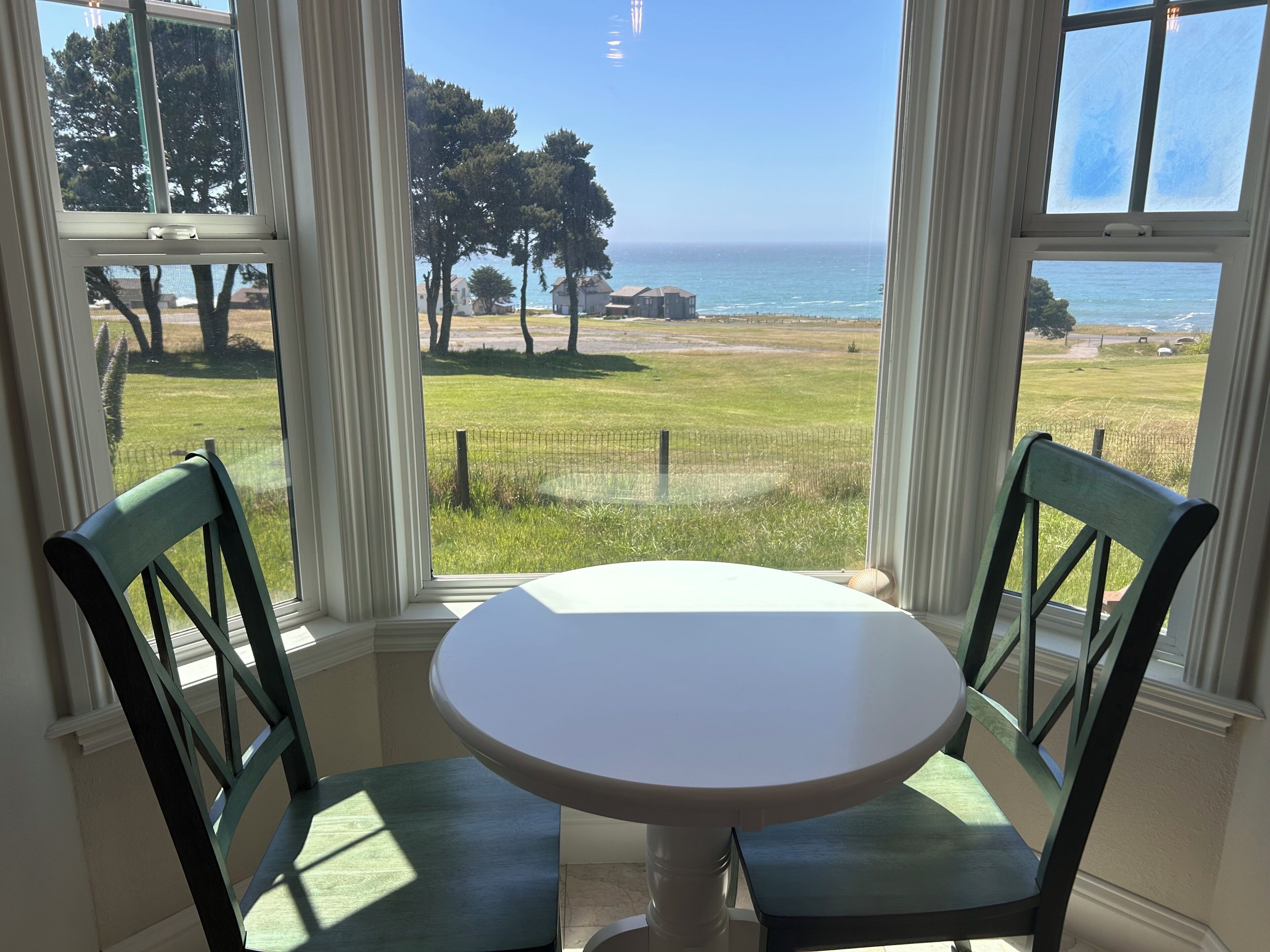 Dining. 1-bedroom cottage w/ panoramic ocean views, adjacent to golf course and airstrip