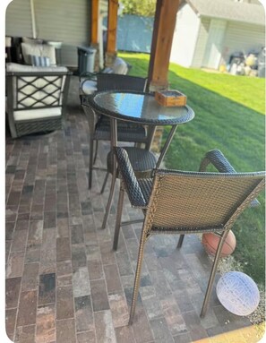 Outdoor dining - Adorable 2-bedroom apartment with AC in Central Islip (Central Islip)