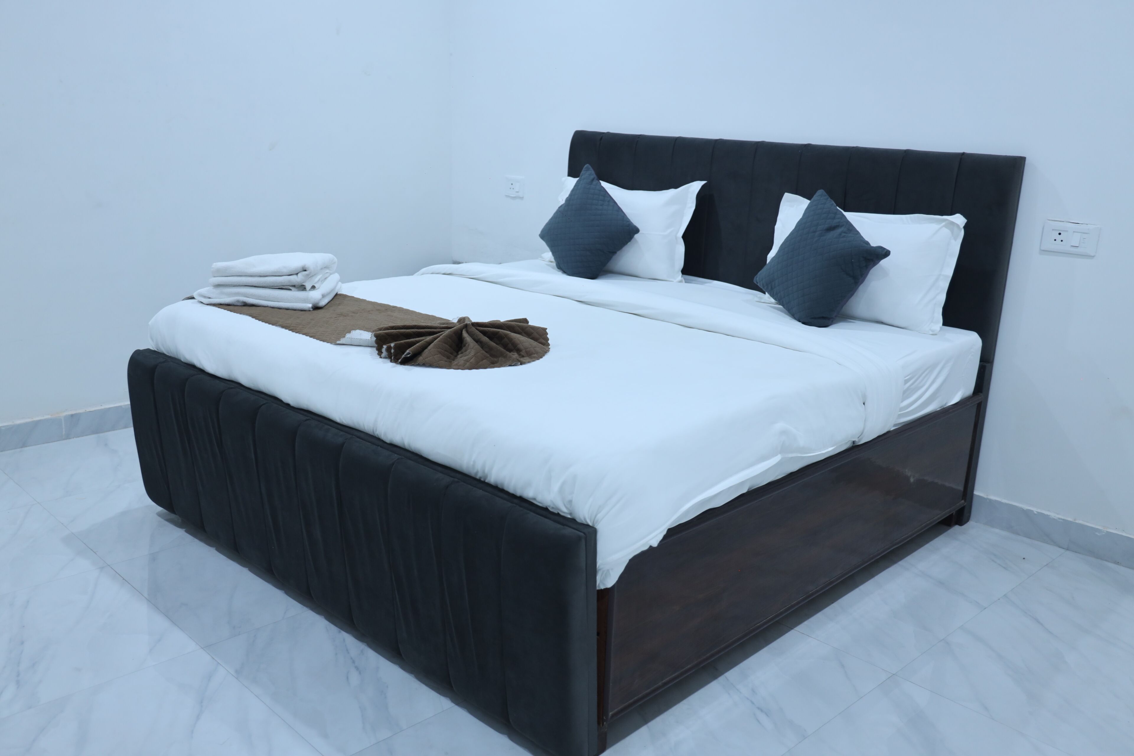 Soundproofing, free WiFi, bed sheets