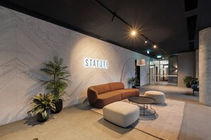 Lobby - Modern Southbank Escape | Walk to Crown, Sth Melb Market, CBD | With Pool & Gym (Southbank)