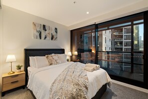 Room - Modern Southbank Escape | Walk to Crown, Sth Melb Market, CBD | With Pool & Gym (Southbank)