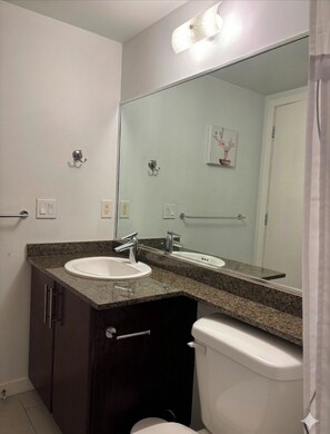 Bathroom - Urban House Downtown Vancouver (Vancouver)