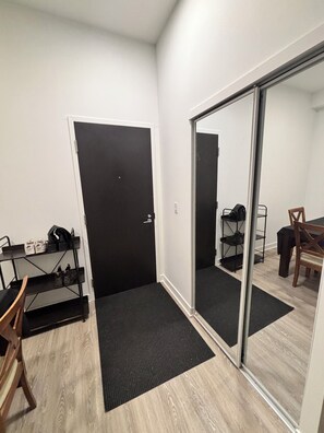 Interior - King West Condo - Close to Toronto Stadium (Toronto)