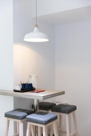 Family Quadruple Room | Dining - STEP INN (taipei)