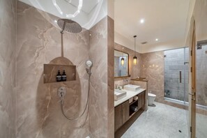 Luxury Villa, 4 Bedrooms, Private Pool | Bathroom | Bathrobes, slippers, bidet - Casa DaMaria Villa (Pecatu)