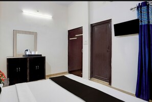 Deluxe Room | Free WiFi - Yuvraj Guest House (Rudrapur)