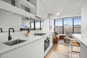 Coffee/tea maker, fridge, microwave, oven - Bright 1-Bed Stay Near Crown Melbourne (South Melbourne)