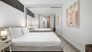2 bedrooms, desk, iron/ironing board, WiFi