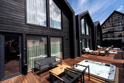 SkyNest Chalet • Jacuzzi • Mountain View • Near Sinaia
