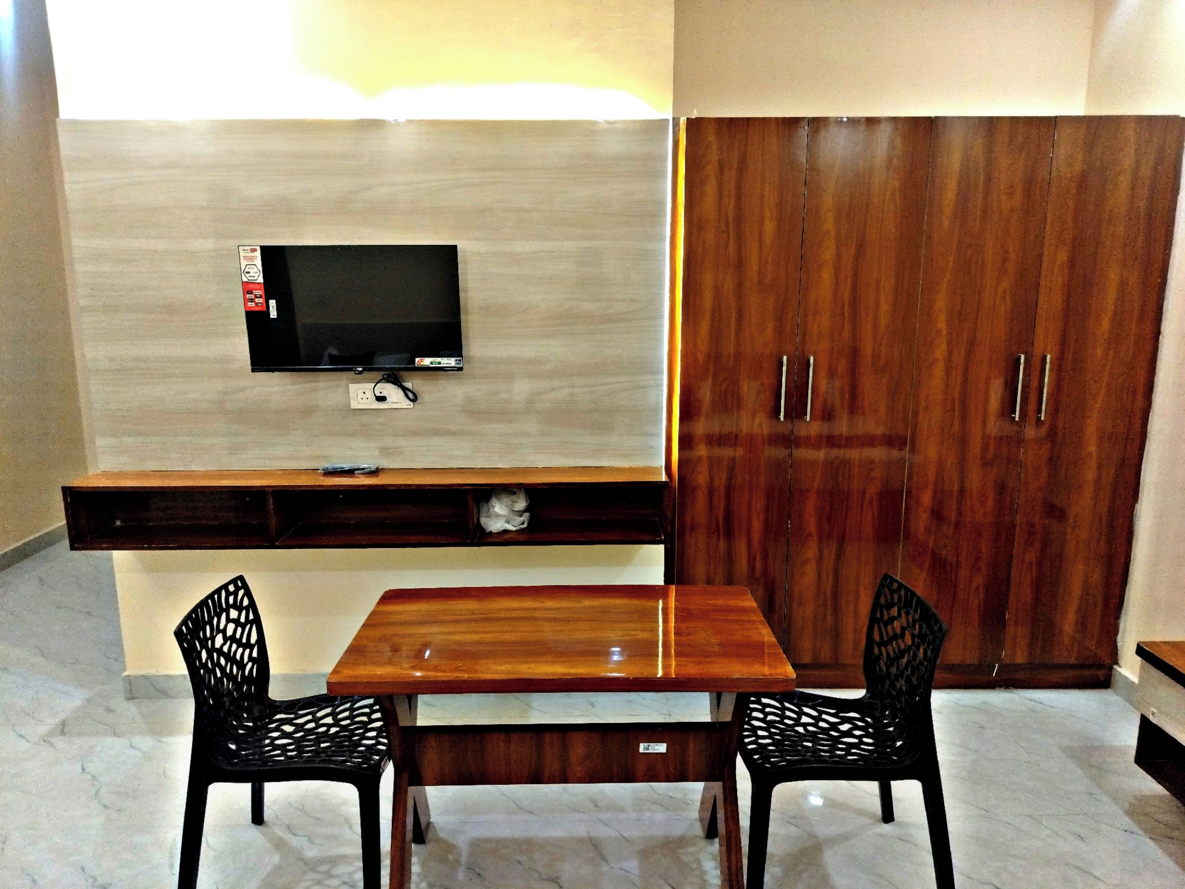 Habitación familiar doble, balcón, vistas al jardín | Interior