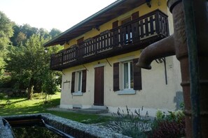 Exterior - A peaceful haven, 3beds, private garden, parking, located in a little hamlet. (Saint-Gervais-les-Bains)