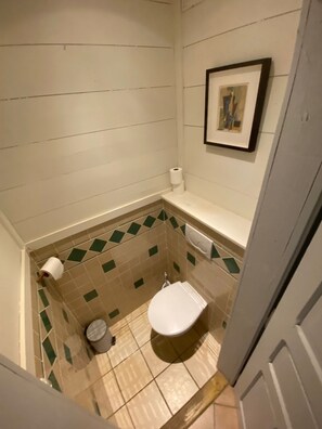 Towels, soap, toilet paper - A peaceful haven, 3beds, private garden, parking, located in a little hamlet. (Saint-Gervais-les-Bains)
