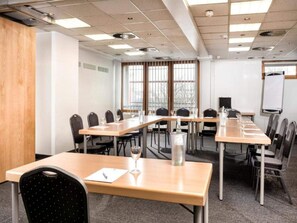 A conference room with long tables, chairs, and a whiteboard. - 1 Person Holiday Park Home in Brauschweig (Braunschweig)