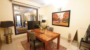 Apartment | Dining